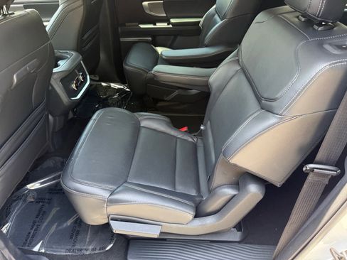 Used 2025 Ford Expedition Max Platinum AWD/4WD image 11