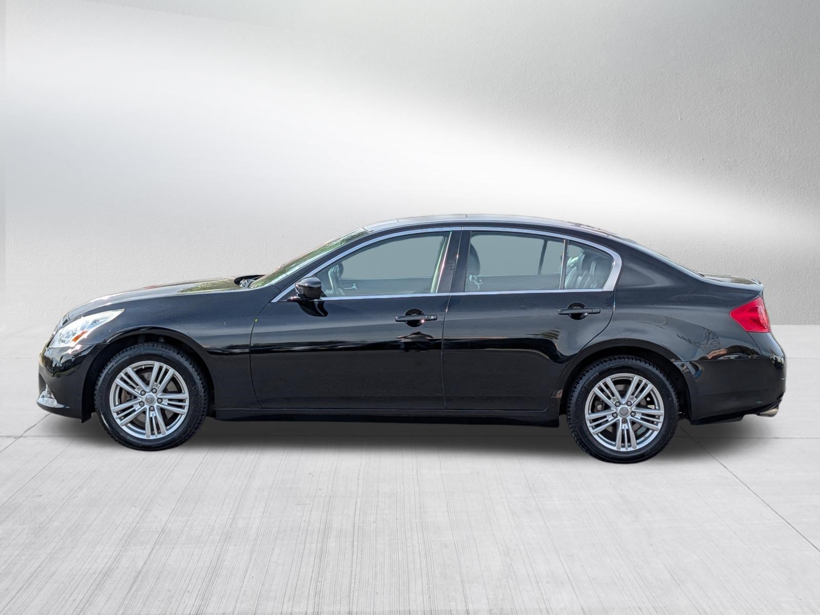 Used 2011 INFINITI G25 x w/ Moonroof Pkg AWD/4WD image 4
