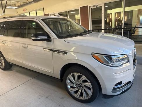 Used 2024 Lincoln Navigator L Reserve AWD/4WD image 4