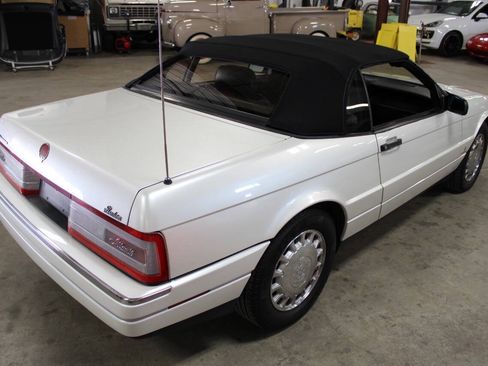 Used 1993 Cadillac Allante FWD image 21