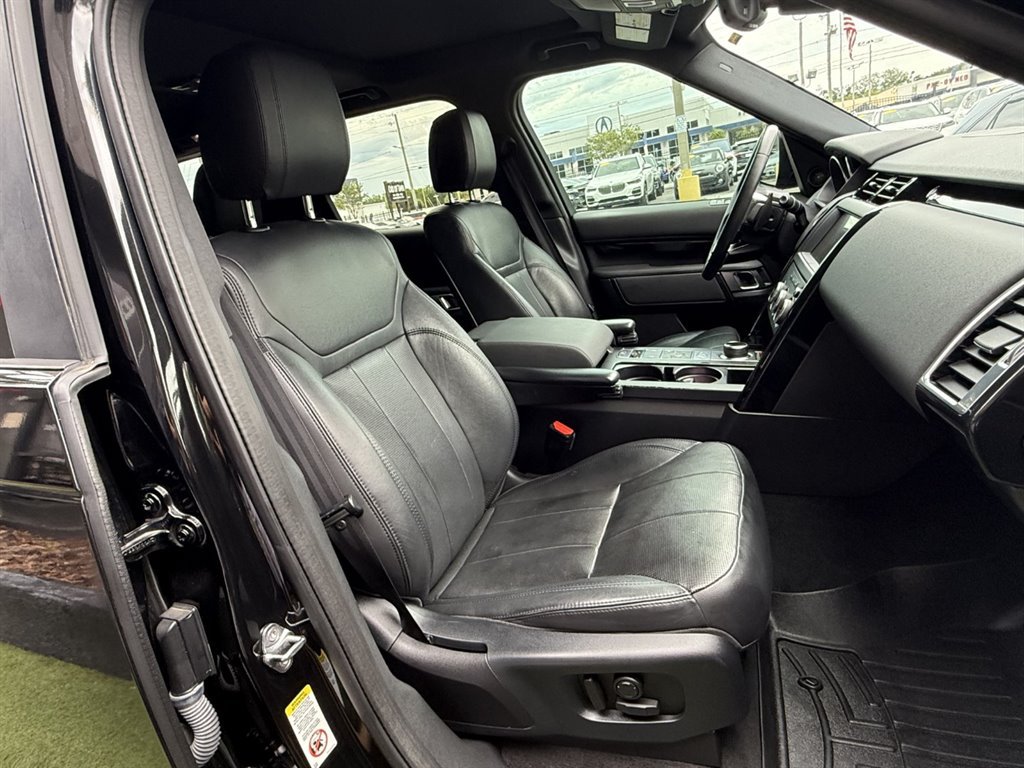 Used 2019 Land Rover Discovery SE AWD/4WD image 18