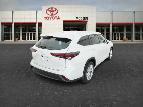 New 2026 Toyota Highlander Limited AWD/4WD image 11