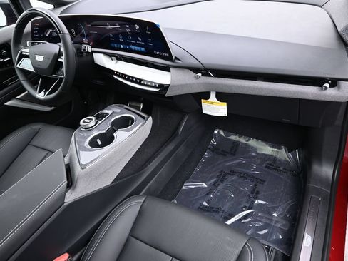New 2027 Cadillac Optiq Premium Sport w/ LPO, Floor Liner Package AWD/4WD image 32