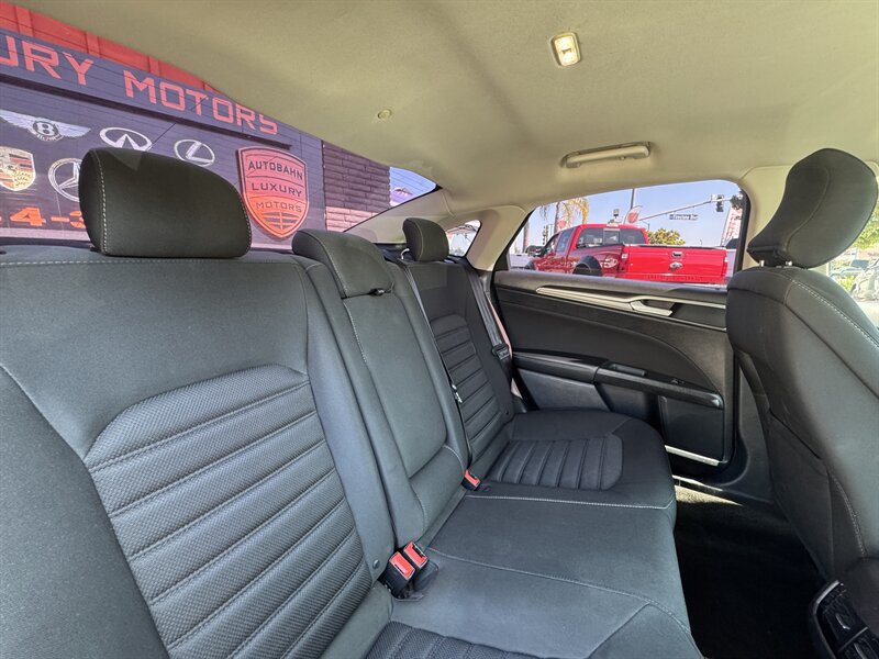 Used 2019 Ford Fusion SE FWD image 39
