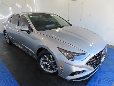 Used 2023 Hyundai Sonata SEL w/ Convenience Package FWD image 5