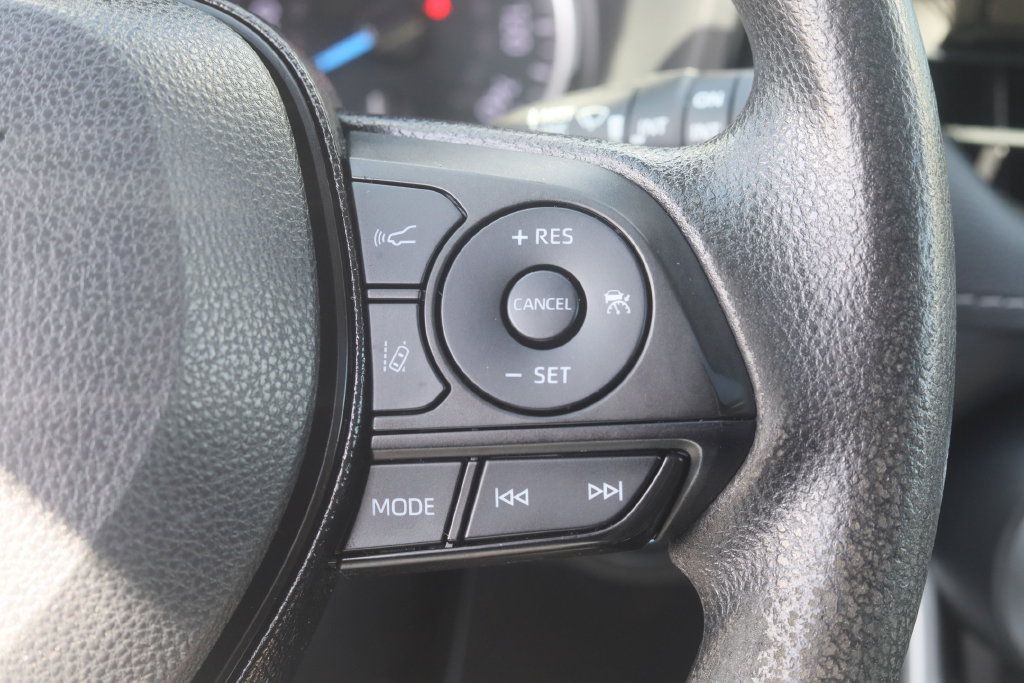 Used 2021 Toyota RAV4 XLE w/ Convenience Package AWD/4WD image 10