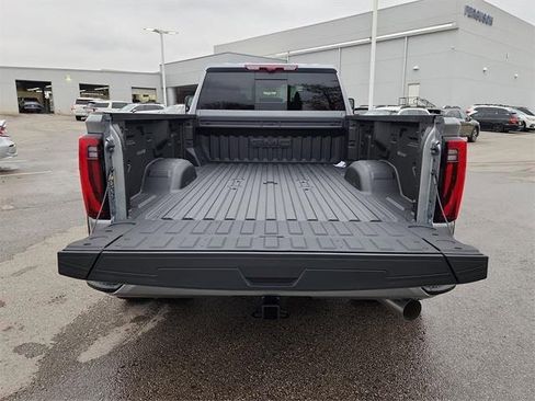 New 2026 GMC Sierra 3500 Denali w/ Denali Reserve Package image 7