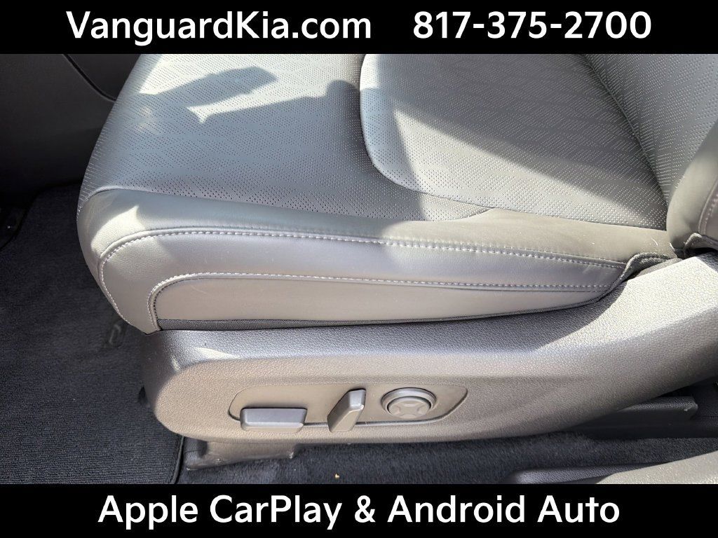 Certified 2026 Kia Carnival FWD image 16