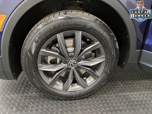 Used 2022 Volkswagen Tiguan SE w/ Panoramic Sunroof Package image 8