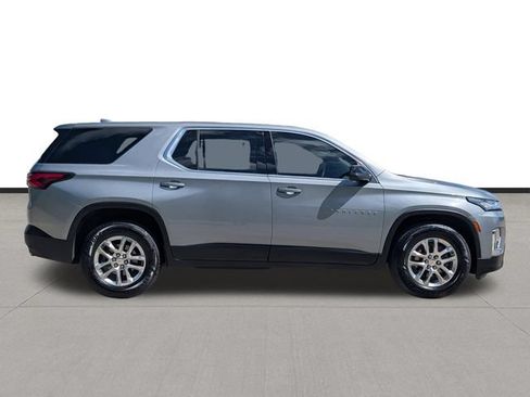 Used 2023 Chevrolet Traverse LS FWD image 4
