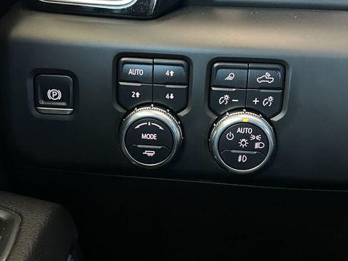 Used 2025 GMC Sierra 2500 Denali w/ Denali Reserve Package image 25