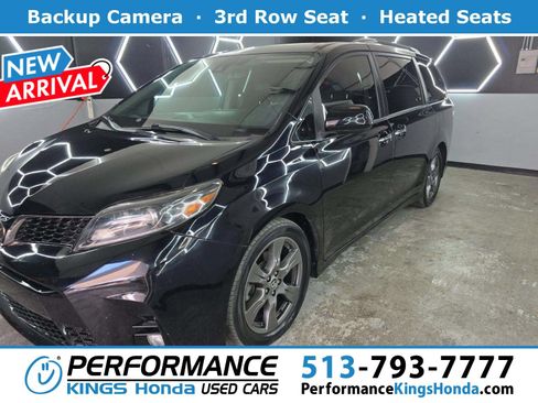 Used 2018 Toyota Sienna SE w/ SE Preferred Package FWD image 1