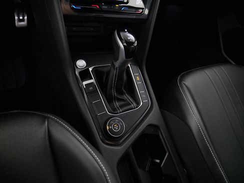 Certified 2024 Volkswagen Tiguan SE R-Line AWD/4WD image 24