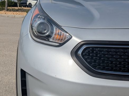 Used 2019 Kia Niro LX image 10