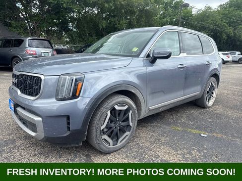Used 2023 Kia Telluride EX w/ EX Captain's Chair Package FWD image 5