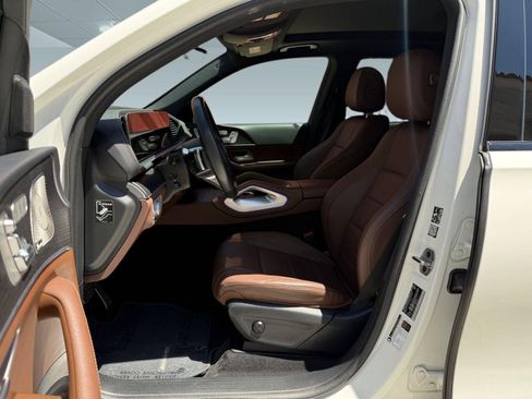 Used 2024 Mercedes-Benz GLS 450 4MATIC image 5