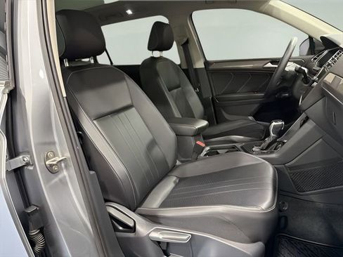 Used 2022 Volkswagen Tiguan SE w/ Panoramic Sunroof Package image 14