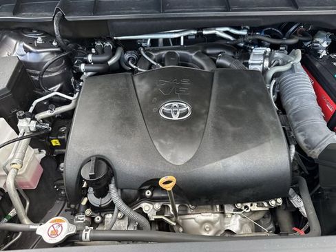 Used 2021 Toyota Highlander XSE AWD/4WD image 37