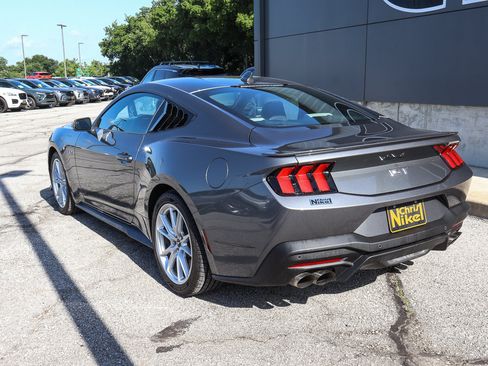 Used 2025 Ford Mustang GT Premium RWD image 6
