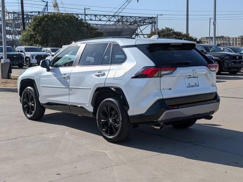 Certified 2025 Toyota RAV4 SE w/ Weather Package AWD/4WD image 9