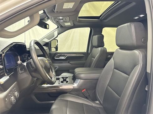 Used 2024 Chevrolet Silverado 2500 LTZ w/ LTZ Plus Package image 11