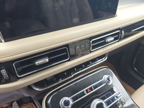 Used 2022 Lincoln Nautilus FWD w/ Premium Package image 23