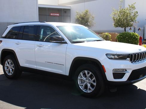 Used 2023 Jeep Grand Cherokee Limited AWD/4WD image 11