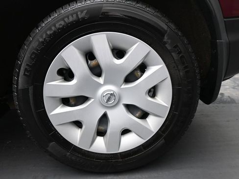 Used 2020 Nissan Rogue Sport S image 15