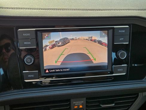 Used 2024 Volkswagen Jetta SE FWD image 10
