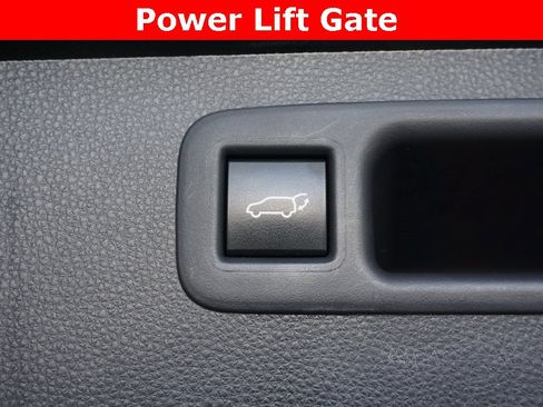 Used 2022 Toyota Highlander XLE image 18