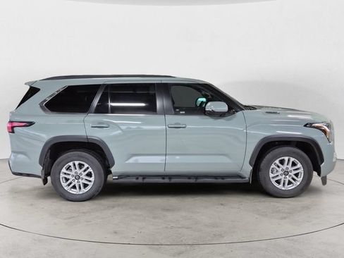 Used 2025 Toyota Sequoia SR5 w/ SR5 Premium Package AWD/4WD image 4