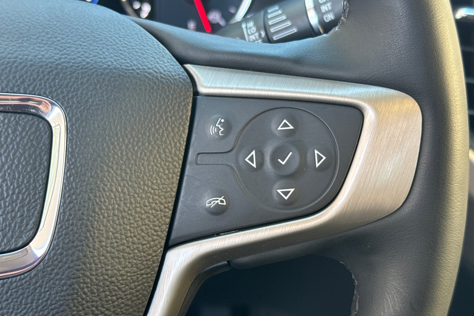 Used 2023 GMC Acadia Denali FWD image 30