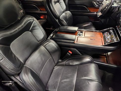 Used 2018 Lincoln Navigator Select w/ Technology Package image 32