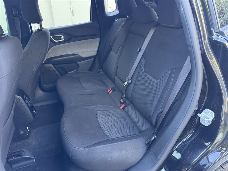 Used 2025 Jeep Compass Sport AWD/4WD image 15