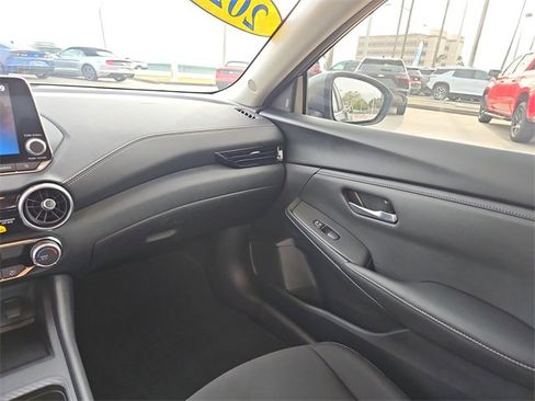 Used 2025 Nissan Sentra SV image 9