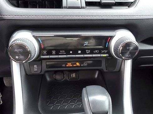 Certified 2024 Toyota RAV4 LE AWD/4WD image 19