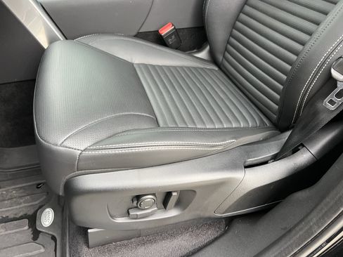 Certified 2025 Land Rover Discovery S AWD/4WD image 18