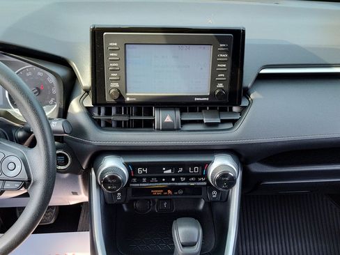 Used 2020 Toyota RAV4 XLE image 19