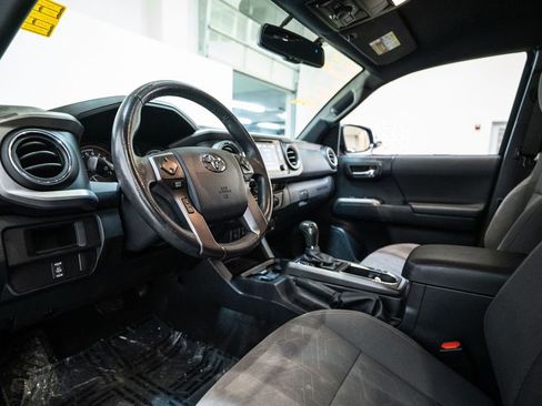 Used 2017 Toyota Tacoma TRD Off-Road image 13