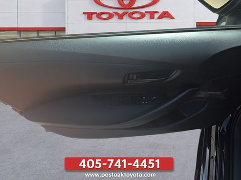 Used 2025 Toyota Corolla LE FWD image 10