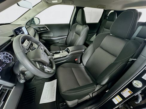 Used 2025 Mitsubishi Outlander ES image 13