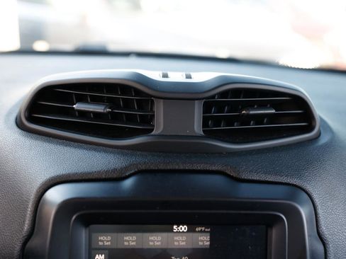 Used 2018 Jeep Renegade Latitude image 35