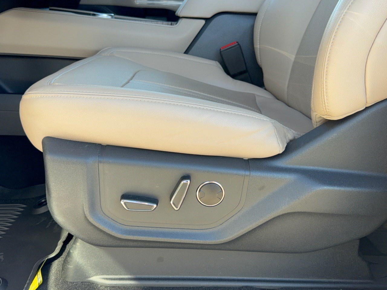 Used 2024 Ford Expedition Limited RWD image 16