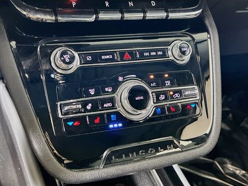 Used 2021 Lincoln Corsair AWD w/ Premium Package image 16
