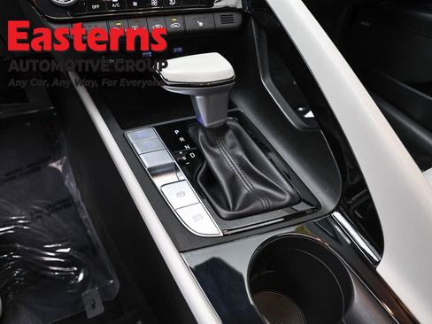 Used 2023 Hyundai Elantra Limited w/ Preferred Accessory Package image 13