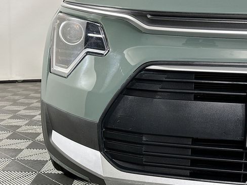 Used 2023 Kia Niro EX FWD image 16