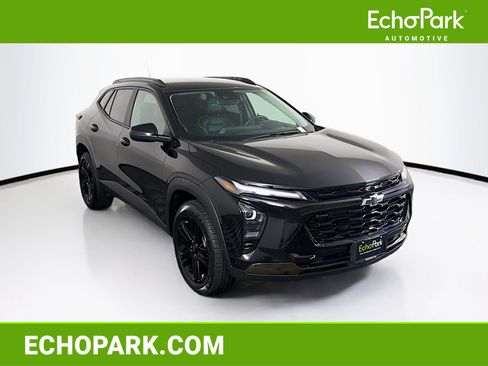 Used 2025 Chevrolet Trax ACTIV w/ Driver Confidence Package FWD image 1