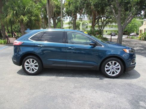 Used 2020 Ford Edge Titanium w/ Equipment Group 301A FWD image 3