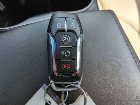 Used 2017 Lincoln MKX Reserve w/ Lincoln MKX Climate Package image 30