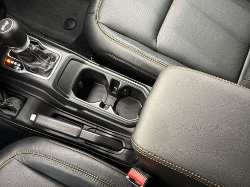 Used 2024 Jeep Wrangler Unlimited image 25